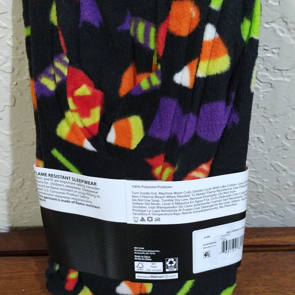 Halloween One Piece Sleeper for Infants Pajamas NEW 18M - Picture 3 of 3